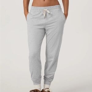 Vuori Performance Joggers in Light Grey